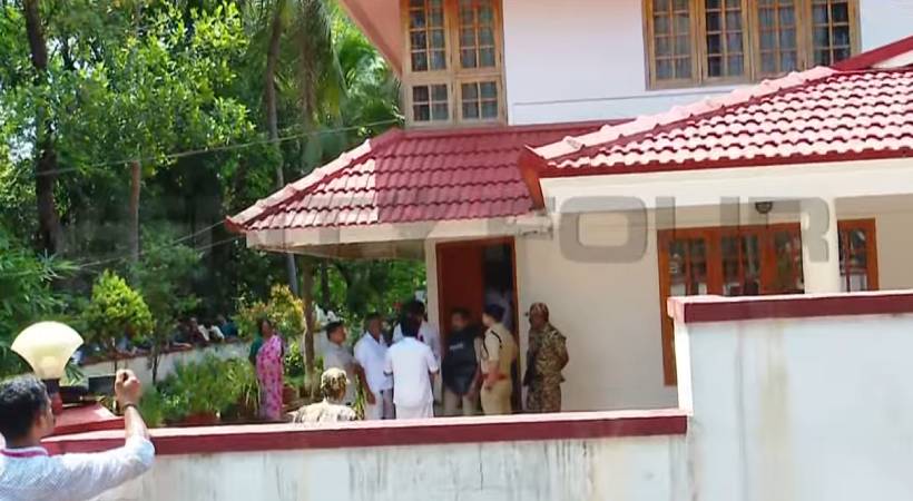 പിണറായി വിജയന്റെ കണ്ണൂരിലെ വീട്ടിലെ റെയ്ഡ് അവസാനിപ്പിച്ചു; മുഹമ്മദ് റിയാസിന്റെ വീട്ടിലെ പരിശോധന കഴിഞ്ഞ് ED മടങ്ങി