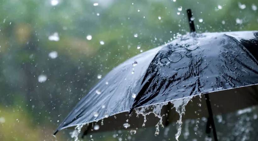 സംസ്ഥാനത്ത് നാളെ വരെ ശക്തമായ മഴ തുടരും: കാലവർഷം ഉടൻ എത്തില്ല സംസ്ഥാനത്ത് നാളെ വരെ ശക്തമായ മഴ തുടരും: കാലവർഷം ഉടൻ എത്തില്ല