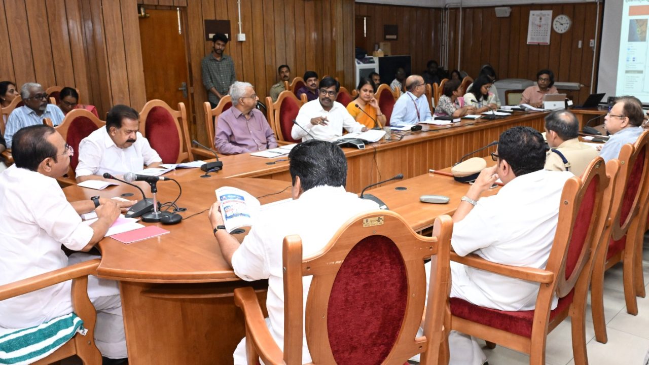 കാലവർഷത്തിന് മുന്നോടിയായി സമഗ്രമായ ഒരുക്കങ്ങൾ പൂർത്തിയാക്കണം: മുഖ്യമന്ത്രി