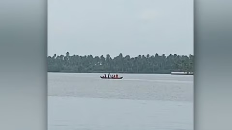 കായംകുളത്ത് കായലില്‍ കയ്യും കാലും കെട്ടി വൃദ്ധയുടെ മൃതദേഹം, കല്ലു കെട്ടി താഴ്ത്തിയ നിലയില്‍