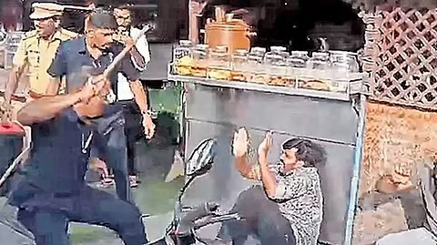 ‘കെട്ടിച്ചമച്ച കേസ്, ഔദ്യോഗിക ജീവിതം കളങ്കപ്പെടും’; നവകേരള ‘രക്ഷാപ്രവര്‍ത്തന’ത്തില്‍ പ്രതികളായ പൊലീസുകാരുടെ മുന്‍കൂര്‍ ജാമ്യാപേക്ഷയിലെ വാദങ്ങള്‍ പുറത്ത്