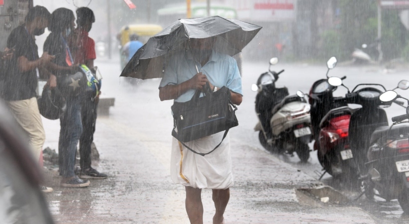 മഴ മുന്നറിയിപ്പിൽ മാറ്റം; സംസ്ഥാനത്ത് എട്ട് ജില്ലകളിൽ യെല്ലോ അലേ‍ർട്ട്, നാളെ 6 ജില്ലകൾക്ക് മുന്നറിയിപ്പ്