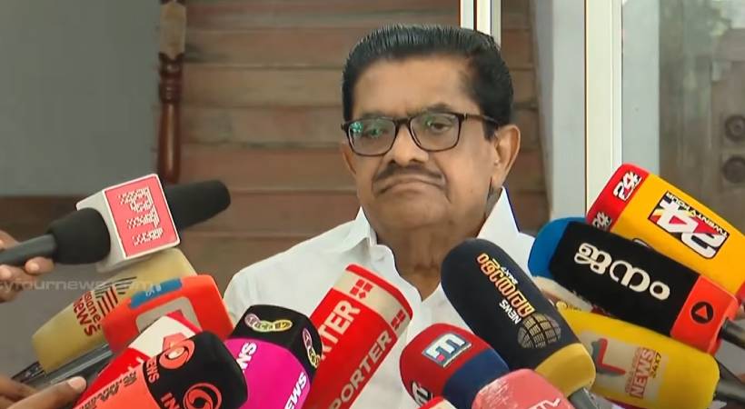 മദ്യത്തിന്റെ നികുതി ഇളവ് തീരുമാനം പിൻവലിക്കണം; പിൻവാതിൽ നടപടി പാടില്ല; മുഖ്യമന്ത്രിക്കെതിരെ വിഎം സുധീരൻ