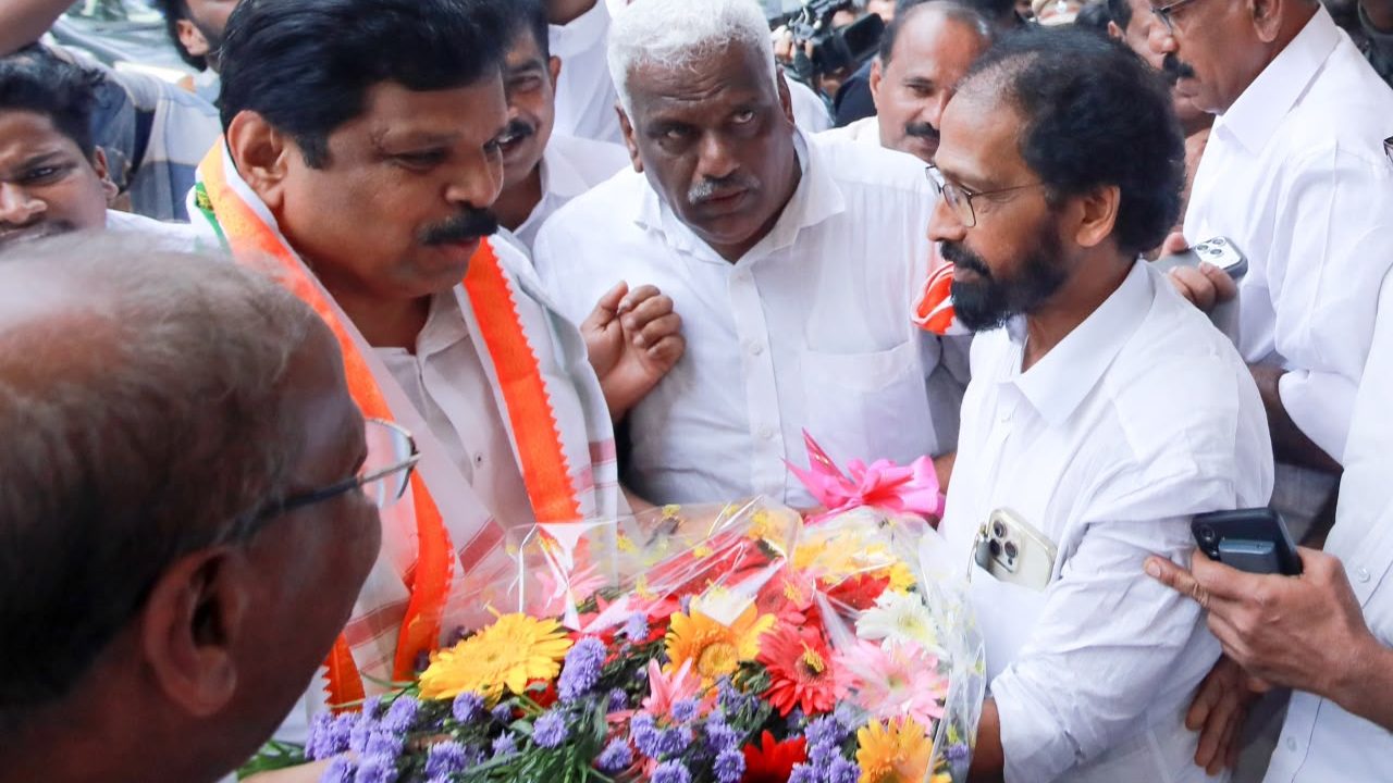 റെവന്യൂമന്ത്രി എ പി അനില്‍കുമാറിന് വയനാട്ടില്‍ ഉജ്വല സ്വീകരണം