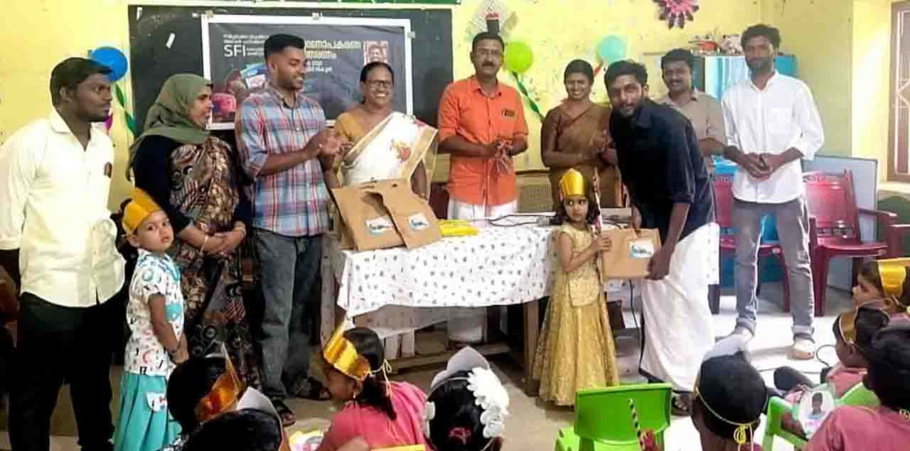 പഠനോപകരണ വിതരണം നടത്തി
