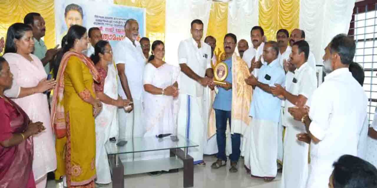 യാത്രയപ്പ് നല്‍കി