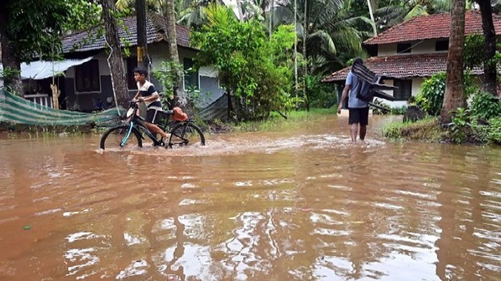 മുന്നറിയിപ്പില്‍ മാറ്റം, നാളെയും മറ്റന്നാളും തീവ്രമഴ; മൂന്ന് ജില്ലകളില്‍ ഓറഞ്ച് അലര്‍ട്ട്
