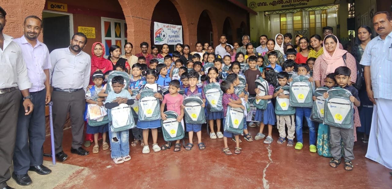 എടപ്പെട്ടി സ്കൂൾ വിദ്യാർത്ഥികൾക്ക് പഠനോപകരണങ്ങൾ ലഭ്യമാക്കി