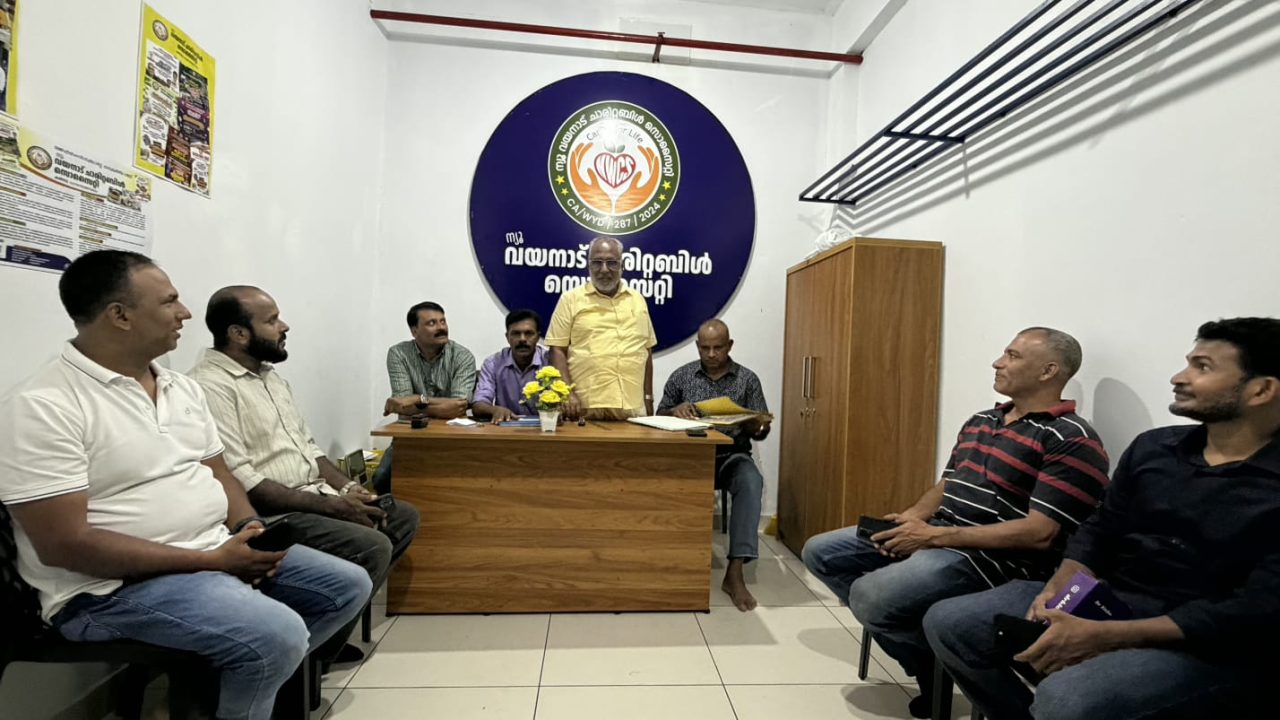 ന്യൂ വയനാട് ചാരിറ്റബിൾ സൊസൈറ്റിയുടെ വിദ്യാനിധി പദ്ധതിയുടെ ഭാഗമായി എസ്എസ്എൽസി പ്ലസ് ടു പരീക്ഷകളിൽ ഉന്നത വിജയം നേടിയ വിദ്യാർത്ഥികളെ ആദരിക്കുന്നു