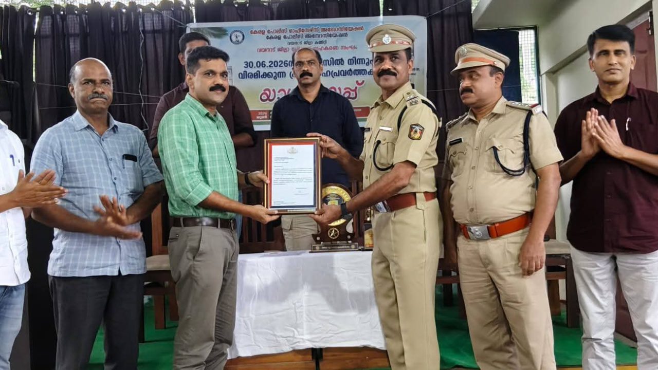 സബ് ഇൻസ്പെക്ടർ ഒ.എസ്. ബെന്നിക്ക് യാത്രയയപ്പ് നൽകി