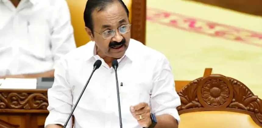 ‘സംസ്ഥാനത്തിന്റെ ആരോഗ്യസ്ഥിതി ഗുരുതരം, എല്ലാ കുടുംബങ്ങൾക്കും 25 ലക്ഷത്തിന്റെ ഉമ്മൻചാണ്ടി ആരോഗ്യ ഇൻഷുറൻസ് നടപ്പിലാക്കും’; മുഖ്യമന്ത്രി