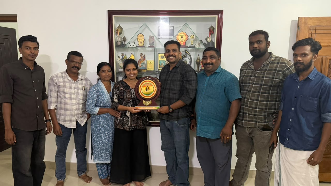 അപർണ അനീഷിനെ യൂത്ത് കോൺഗ്രസ് ആദരിച്ചു