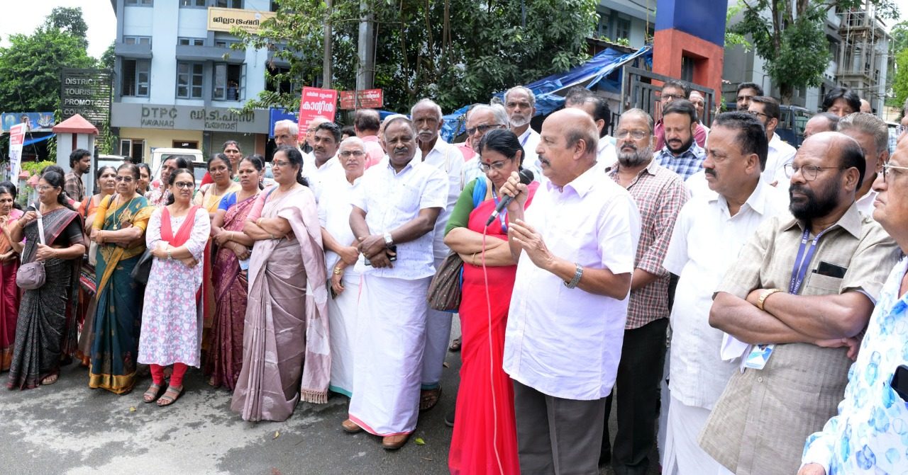 മെഡിക്കൽ കോളേജ് മടക്കിമലയിൽ വേണo: കളക്ട്രേറ്റിൽ ഉപവാസം