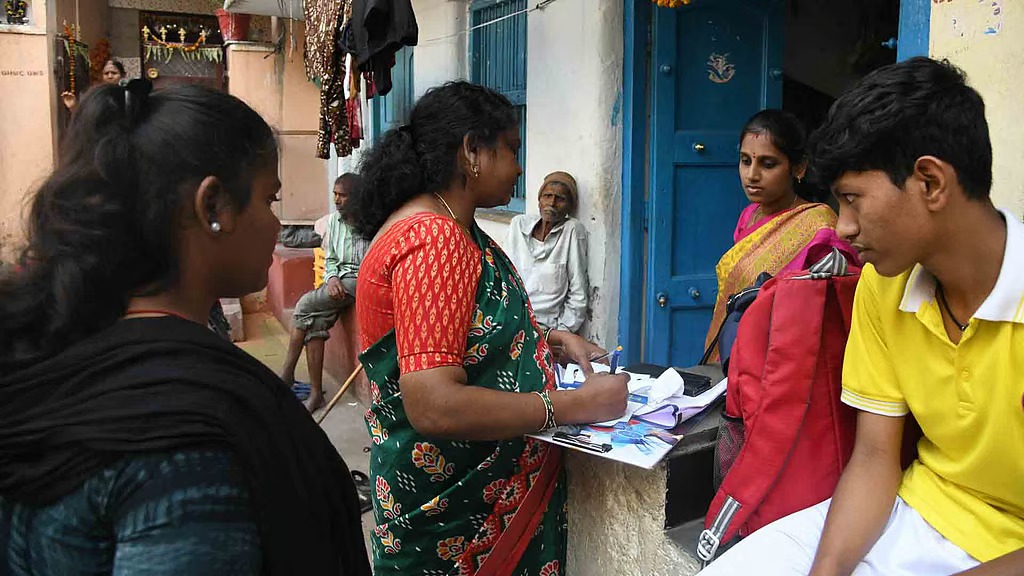 സെന്‍സസ് കണക്കെടുപ്പ് ഇന്നു മുതല്‍ ; എന്യൂമറേറ്റര്‍മാര്‍ വീടുകളിലെത്തി വിവരം ശേഖരിക്കും, അധ്യാപകര്‍ ശനിയും ഞായറും ഡ്യൂട്ടി ചെയ്താല്‍ മതി