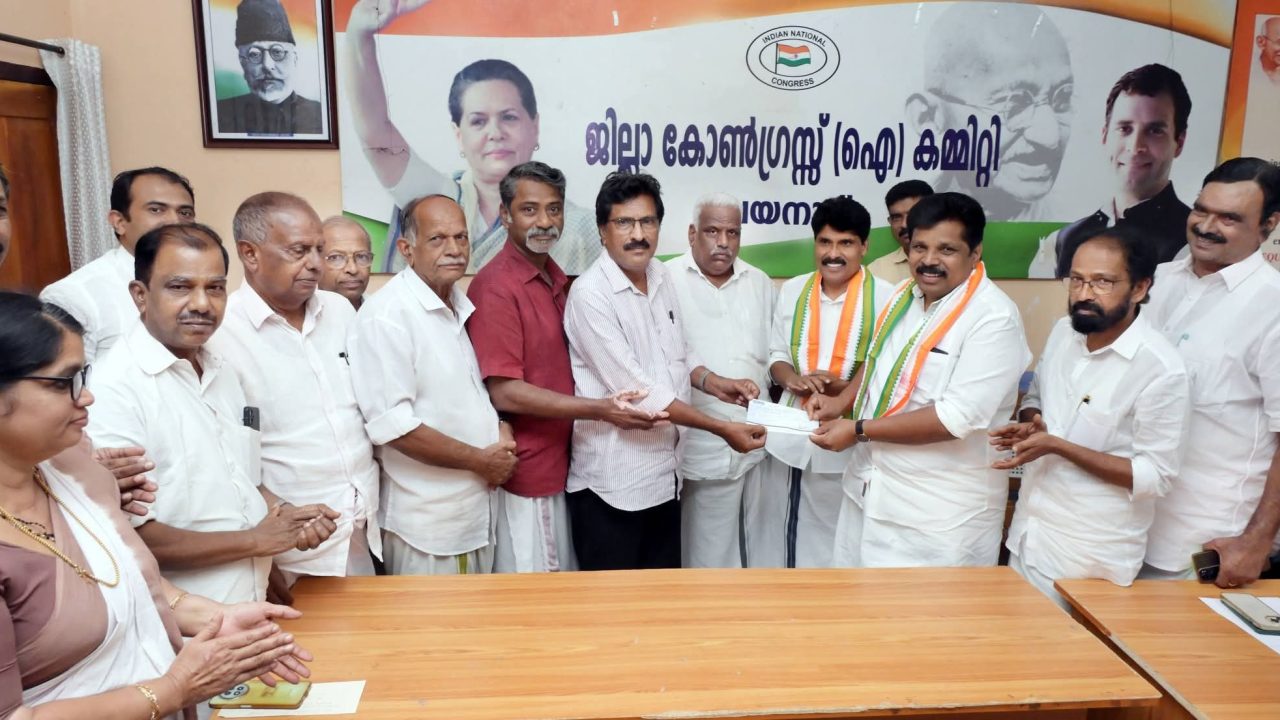 ഉരുള്‍ദുരന്തബാധിതര്‍ക്കുള്ള കോണ്‍ഗ്രസ് ഭവനപദ്ധതി:ഇന്ത്യന്‍ ഓവര്‍സീസ് കോണ്‍ഗ്രസ് സംഭാവന കൈമാറി