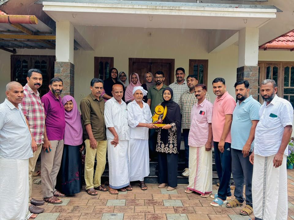 നീറ്റിൽ ഉന്നത വിജയം നേടിയ ശാദിയ പി.കെ.യെ ആദരിച്ചു