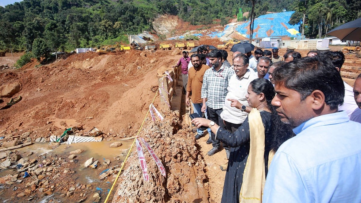 പുനരധിവാസ ടൗൺഷിപ്പിനായി കുന്നുകൂട്ടിയ മണ്ണ് ഭീഷണിയായി; കൽപ്പറ്റയിൽ അഞ്ച് കുടുംബങ്ങൾക്ക് ഒഴിഞ്ഞുപോകാൻ നോട്ടീസ്