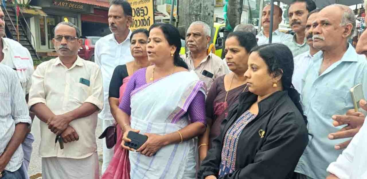 കോണ്‍ഗ്രസ് എടവകയില്‍ പ്രതിഷേധ യോഗം നടത്തി