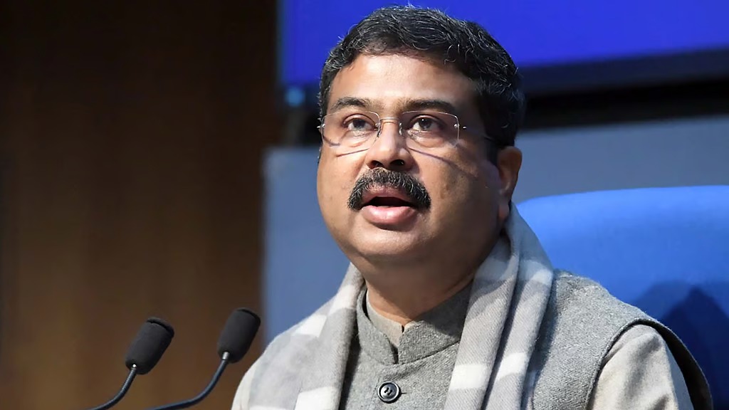 ഒടുവിൽ കീഴടങ്ങി; കേന്ദ്ര വിദ്യാഭ്യാസമന്ത്രി ധർമേന്ദ്ര പ്രധാൻ രാജിവച്ചു