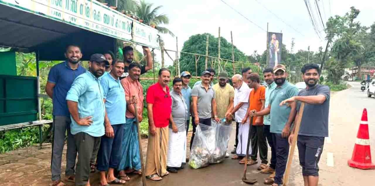 യൂത്ത് ലീഗ് ചെറ്റപ്പാലത്ത് മഴക്കാല ശുചീകരണം നടത്തി