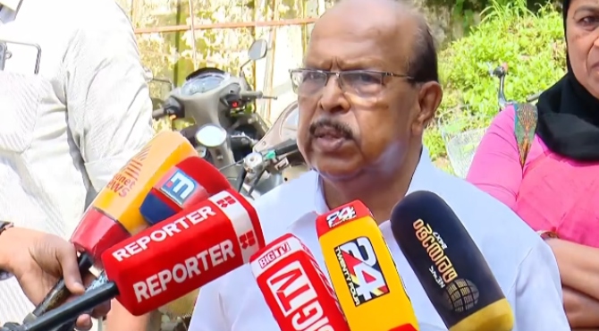 ‘ഭക്ഷണം കൊടുക്കരുതെന്ന് പറഞ്ഞിട്ടേയില്ല,മെഡിക്കൽ കോളജുകൾക്ക് പുറത്തും കൊടുക്കണമെന്ന് മാത്രമാണ് പറഞ്ഞത്’; നിലപാടിൽ മലക്കം മറിഞ്ഞ് ജി സുധാകരൻ