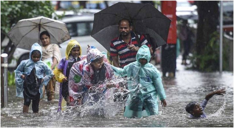 കനത്ത മഴ, റെഡ് അലേര്‍ട്ട്; രണ്ട് ജില്ലകളിലെ വിദ്യാഭ്യാസ സ്ഥാപനങ്ങള്‍ക്ക് നാളെ അവധി