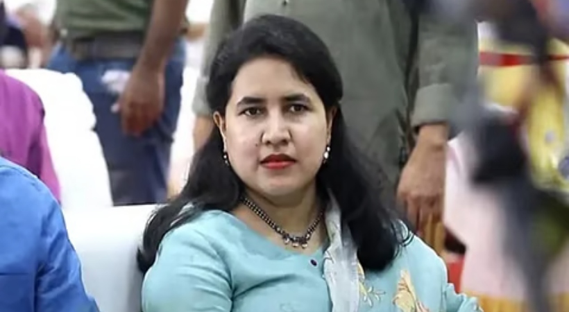 വീണ ടി ഇൻവോയിസ് ഇല്ലാതെ കൈപ്പറ്റിയത് 45 ലക്ഷം രൂപ; ചരക്ക് നീക്കത്തിന്റെ ചെലവെന്ന പേരിൽ ട്രാൻസ്പോർട്ട് കമ്പനികൾക്ക് പണം കൈമാറും, ഇ ഡി റിപ്പോർട്ട്