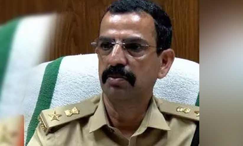 ബാറുടമകളുമായി ഇടപാട്: ഡെപ്യൂട്ടി എക്‌സൈസ് കമ്മീഷണറുടെ വീട്ടില്‍ മിന്നൽ പരിശോധന, ഫോൺ പിടിച്ചെടുത്തു