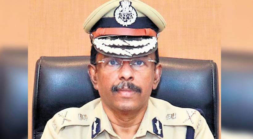 ‘എസ്‌ഐടി റിപ്പോര്‍ട്ടില്‍ ഗുരുതര കണ്ടെത്തലുകള്‍’; സസ്‌പെന്‍ഷന്‍ റദ്ദാക്കണമെന്ന് ആവശ്യപ്പെട്ടുള്ള എംആര്‍ അജിത് കുമാറിന്റെ ഹര്‍ജി തള്ളണമെന്ന് സര്‍ക്കാര്‍