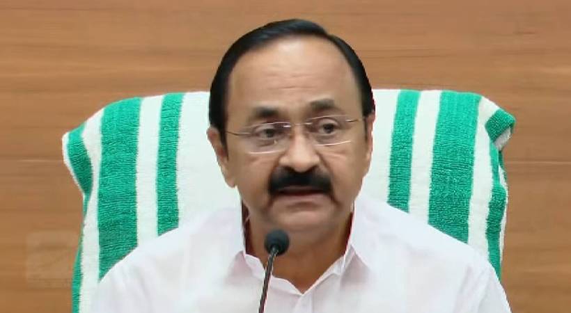 ‘ഞാൻ ഭക്ഷണം കഴിക്കാൻ പാടില്ലേ? നടക്കുന്നത് ഹീനമായ അപവാദ പ്രചാരണം; ഹെലികോപ്റ്റർ യാത്രയിൽ സർക്കാരിന് നഷ്ടമുണ്ടായിട്ടില്ല’; മുഖ്യമന്ത്രി