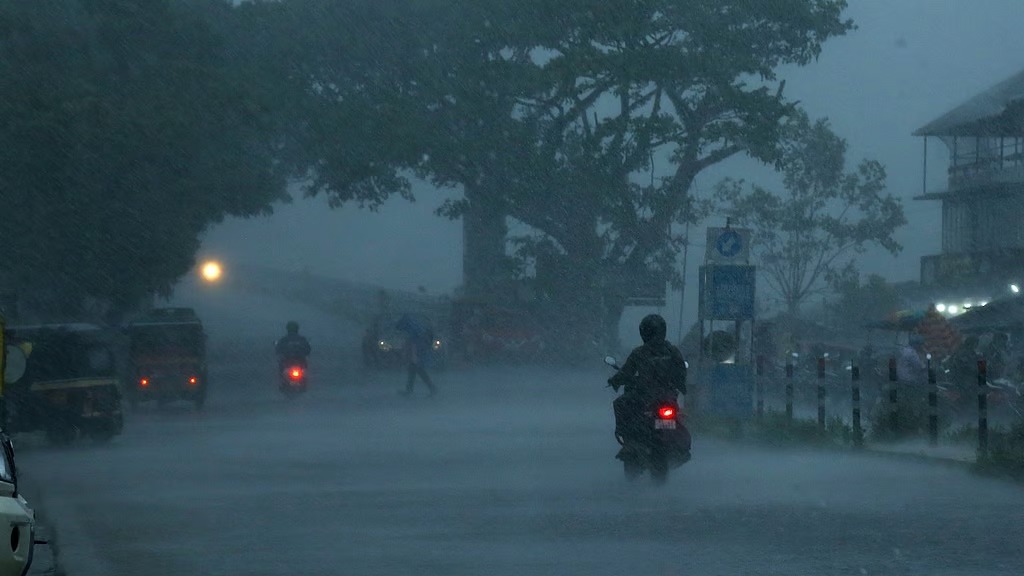 സംസ്ഥാനത്ത് വീണ്ടും മഴ കനക്കുന്നു; നാളെയും മറ്റന്നാളും ശക്തമായ മഴ, യെല്ലോ അലര്‍ട്ട്