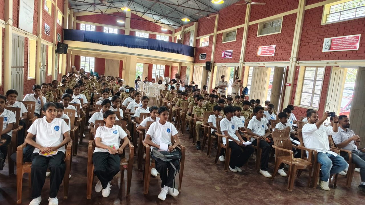 ഓപ്പറേഷൻ തൂഫാൻ ; എസ് പി സി കേഡറ്റുകൾക്ക് പരിശീലനം നൽകി