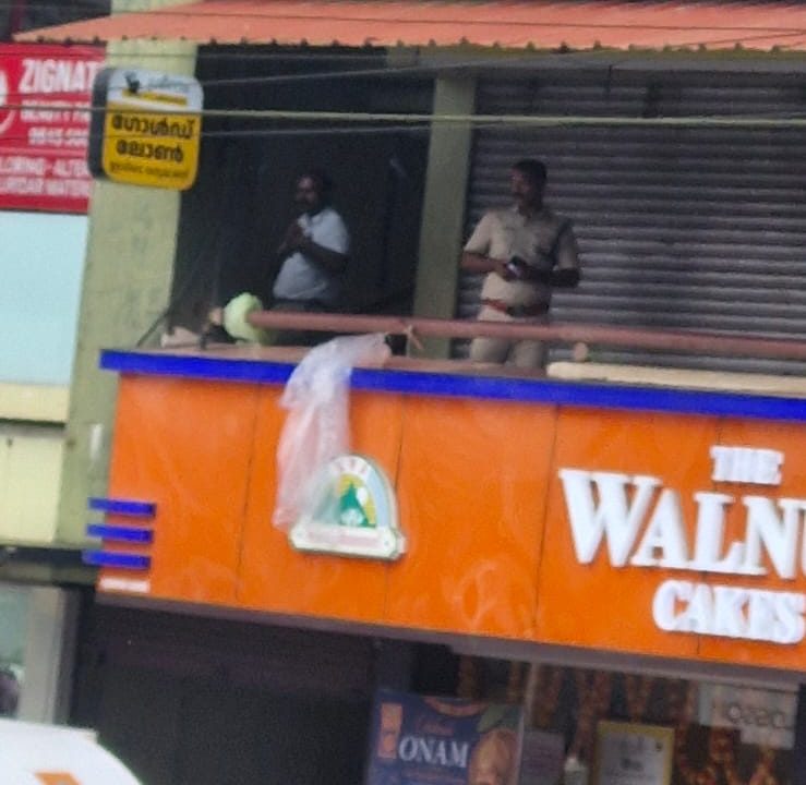 6.5 ലക്ഷത്തിന്റെ വായ്പ സിബിലിൽ 28 ലക്ഷം! ശ്രീറാം ഫിനാൻസിനെതിരെ പ്രതിഷേധം കനക്കുന്നു, നിരവധിപ്പേർക്ക് വ്യാജ ബാധ്യതകൾ