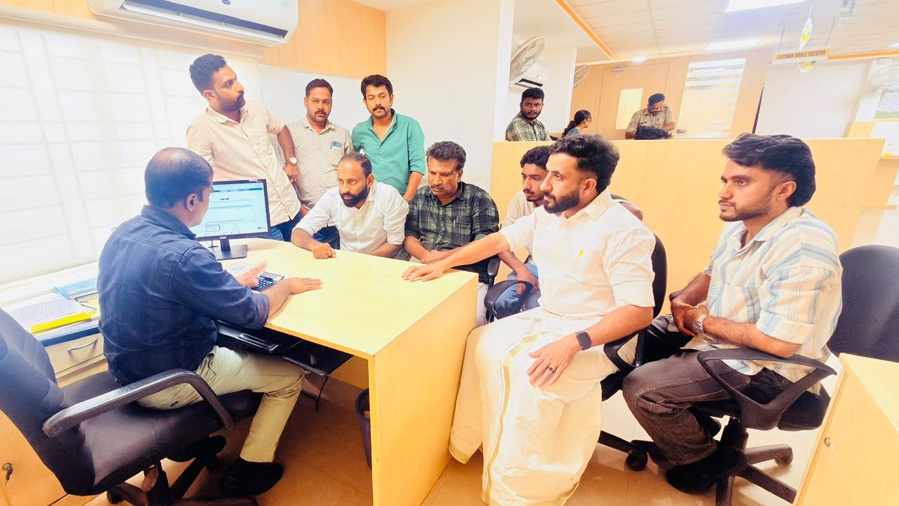 ശ്രീറാം ഫൈനാൻസ് ലോൺ തട്ടിപ്പ് യൂത്ത് കോൺഗ്രസ്‌ ബാങ്ക് ഉപരോധിച്ചു