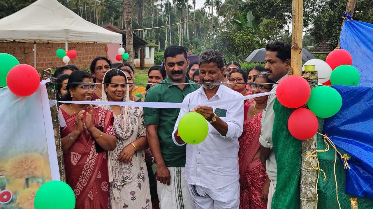 പൂക്കളും വിഷരഹിത പച്ചക്കറിയുമായി ഓണ വിപണി കീഴടക്കാൻ കുടുംബശ്രീ
