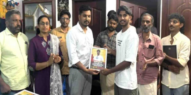 പുഴയിൽ വീണ കാർ യാത്രകനെ ജീവൻ പണയം വെച്ച് രക്ഷിച്ച യുവാക്കളെ ഡിവൈഎഫ്ഐ ആദരിച്ചു