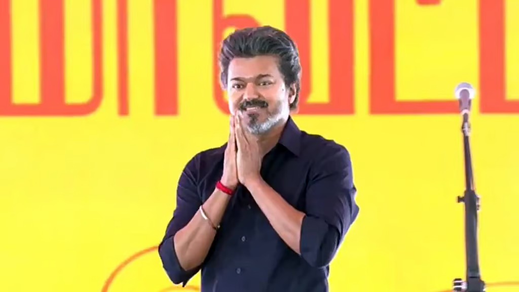വിജയിയുടെ സ്വര്‍ണമോതിരം പദ്ധതി; കരാര്‍ സ്വന്തമാക്കി ജോയ് ആലുക്കാസും കല്യാണ്‍ ജ്വല്ലേഴ്‌സും