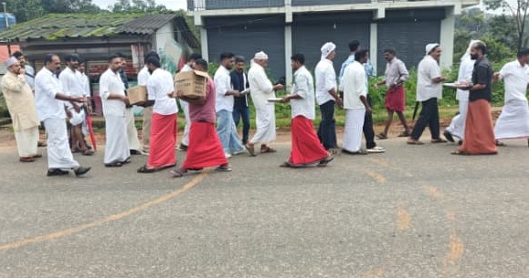 ഇത്തവണയും പതിവ് തെറ്റിച്ചില്ല: നബിദിനഘോഷയാത്രയ്ക്ക് കണിയാരത്ത് ഉജ്ജ്വല സ്വീകരണം
