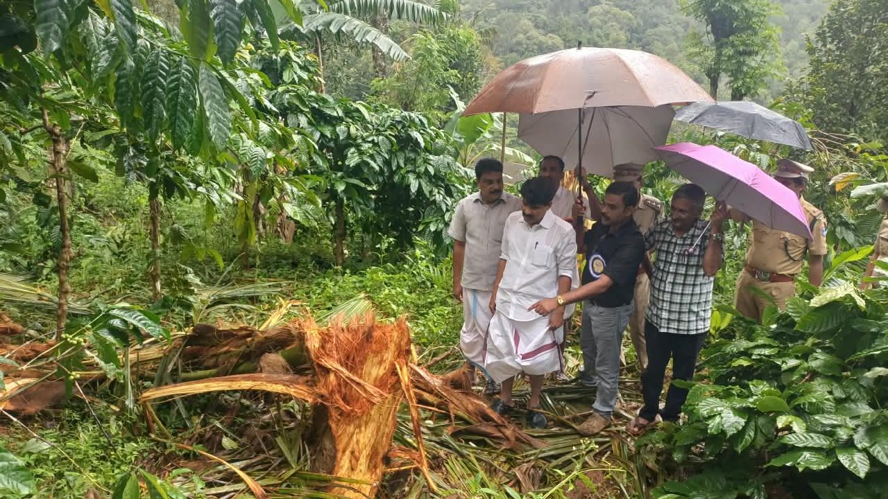 കാട്ടാന ആക്രമണം, കൃഷിമന്ത്രി അഡ്വ ടി സിദ്ദിഖ് സ്ഥലം സന്ദർശിച്ചു.