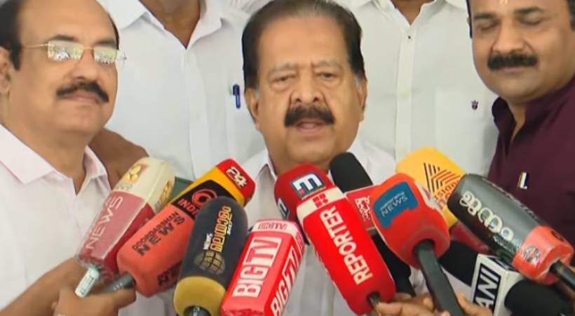 റിപ്പോർട്ടർ ചാനലിലെ റെയ്ഡ് സുതാര്യം, മാധ്യമവേട്ട നടത്തിയിട്ടില്ല; ഇവിടെ തട്ടിപ്പ് കേസിലാണ് അന്വേഷണം: രമേശ് ചെന്നിത്തല