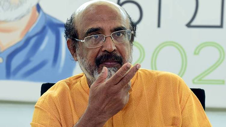 മുഖ്യമന്ത്രി ചാർട്ടേഡ് ഫ്ലൈറ്റ് യാത്ര നടത്തുന്നു, ആഭ്യന്തര മന്ത്രി അമേരിക്കയിൽ; ഇതിനെല്ലാം ആരാണ് സ്പോൺസർ: ചോദ്യവുമായി തോമസ് ഐസക്