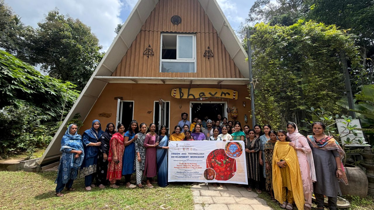 തൃക്കൈപ്പറ്റയിൽ ചുമർചിത്രകലയിൽ പരിശീലനത്തിന് തുടക്കമായി