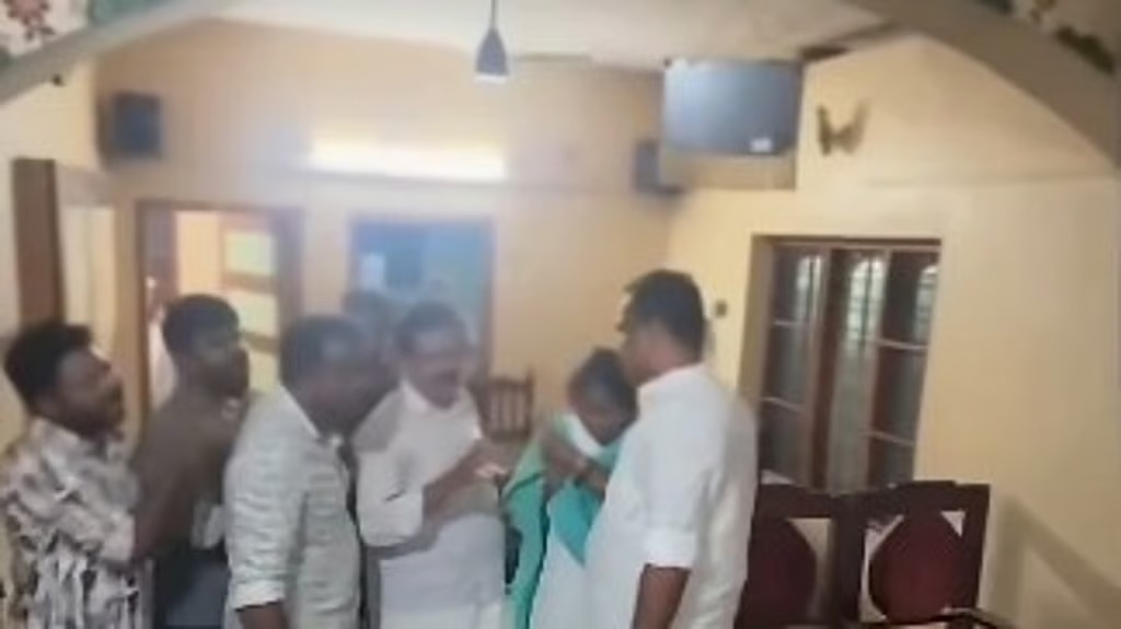 രമ്യ ഹരിദാസും കോണ്‍ഗ്രസ് നേതാക്കളും തമ്മില്‍ കയ്യാങ്കളി, എംഎല്‍എയ്ക്ക് പരിക്ക്
