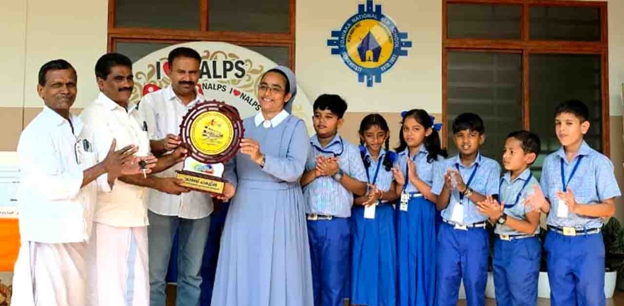 മൂളിത്തോട് സ്‌കൂളിനെ അഭിനന്ദിച്ചു