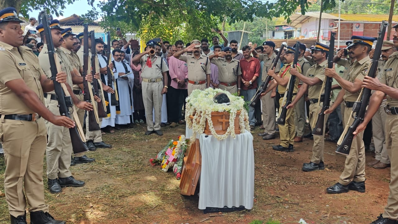 കെ.ജെ. ജോൺസണ് ഔദ്യോഗിക ബഹുമതികളോടെ യാത്രാമൊഴി