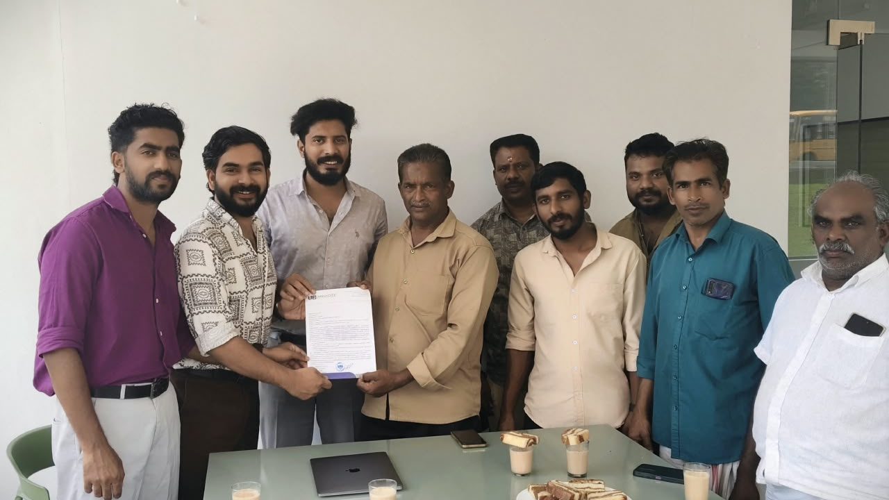 ഓട്ടോ തൊഴിലാളികൾക്കായി പ്രത്യേക ഹെൽത്ത് കാർഡ് വിതരണം ചെയ്തു