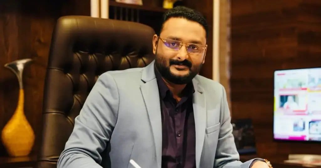 അളവിൽ കവിഞ്ഞ മദ്യം കൈവശംവെച്ചെന്ന കേസ്; റിപ്പോർട്ടർ ടിവി ഉടമ ആൻ്റോ അഗസ്റ്റിൻ അറസ്റ്റിൽ