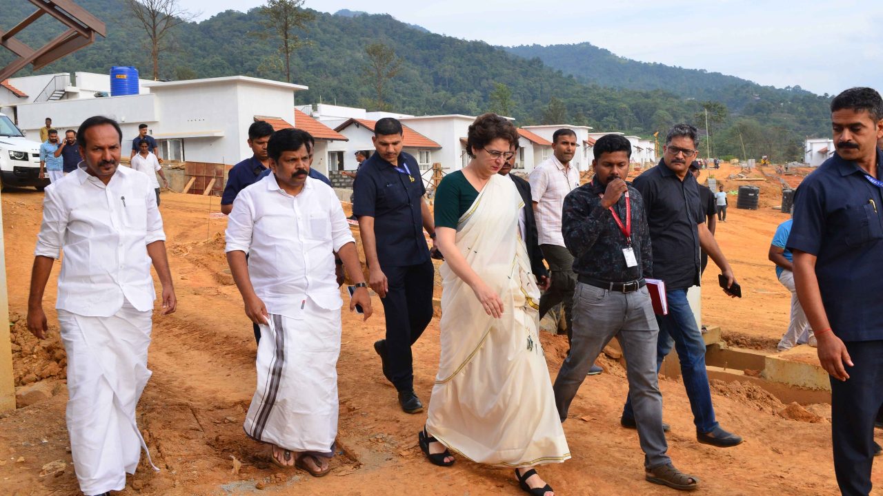 കല്‍പ്പറ്റ ടൗണ്‍ഷിപ്പ് എം.പി പ്രിയങ്ക ഗാന്ധിയും മന്ത്രിമാരും സന്ദർശിച്ചു