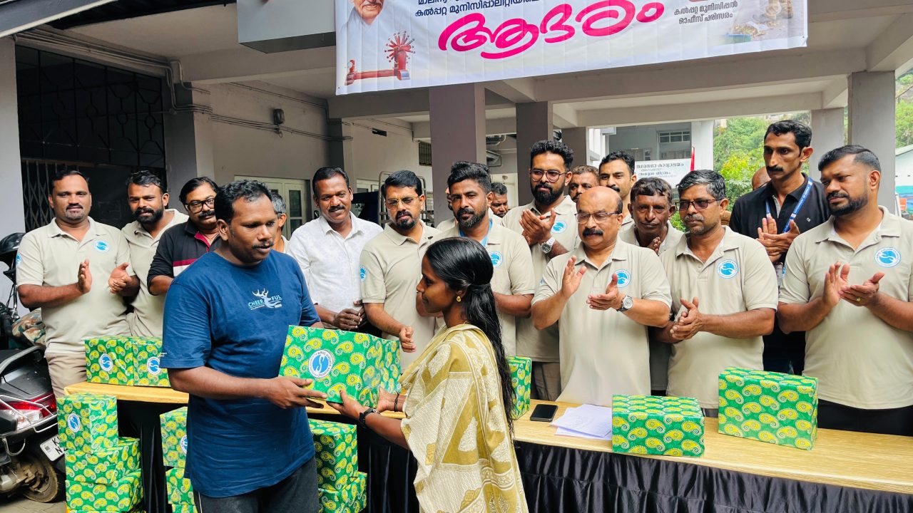 ശുചീകരണ തൊഴിലാളികളെ ആദരിച്ചു