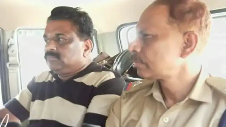വിദ്യാര്‍ഥികള്‍ക്കൊപ്പം വിനോദയാത്രയ്ക്ക് പോയ പ്രിന്‍സിപ്പലും പി.ടി.എ പ്രസിഡന്റും മദ്യപിച്ചതായി പരാതി; പ്രതിഷേധവുമായി രക്ഷിതാക്കള്‍